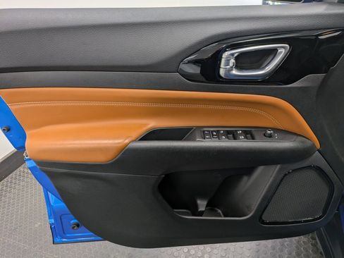 Used 2024 Jeep Compass Limited image 8