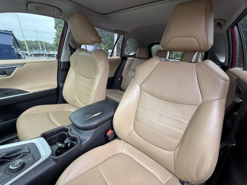 Used 2020 Toyota RAV4 Limited AWD/4WD image 8