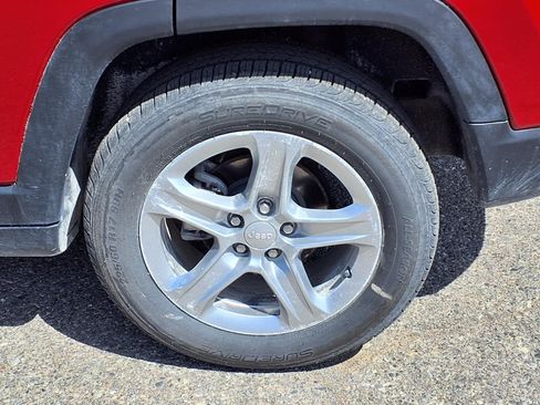 Used 2024 Jeep Compass Latitude AWD/4WD image 7