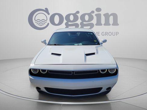 Used 2023 Dodge Challenger SXT RWD image 5
