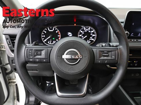 Used 2023 Nissan Rogue S AWD/4WD image 10