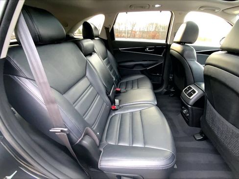 Used 2019 Kia Sorento SX image 20