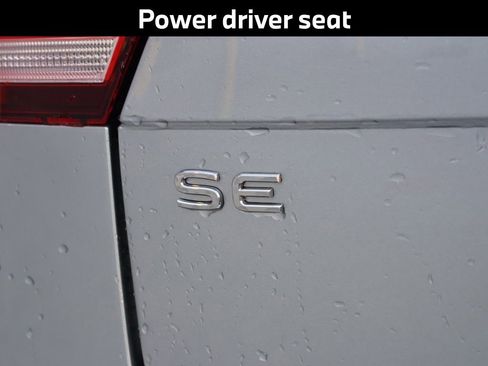 Used 2022 Volkswagen Tiguan SE w/ Panoramic Sunroof Package image 10