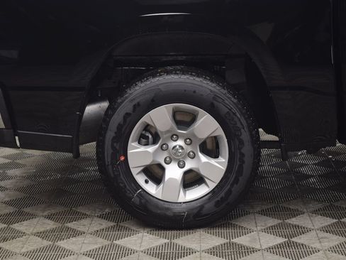 New 2026 RAM 1500 4x4 Crew Cab image 8