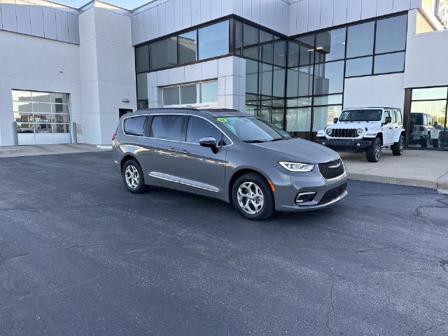 Used 2023 Chrysler Pacifica Limited w/ Uconnect Theater Family Group AWD/4WD image 6