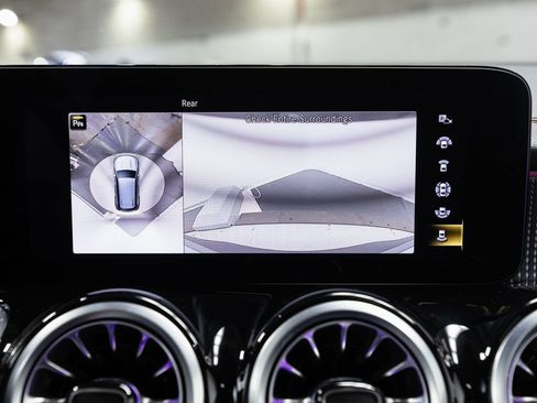 Used 2023 Mercedes-Benz EQB 300 4MATIC image 17