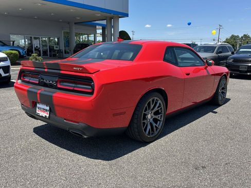 Used 2016 Dodge Challenger SRT RWD image 8