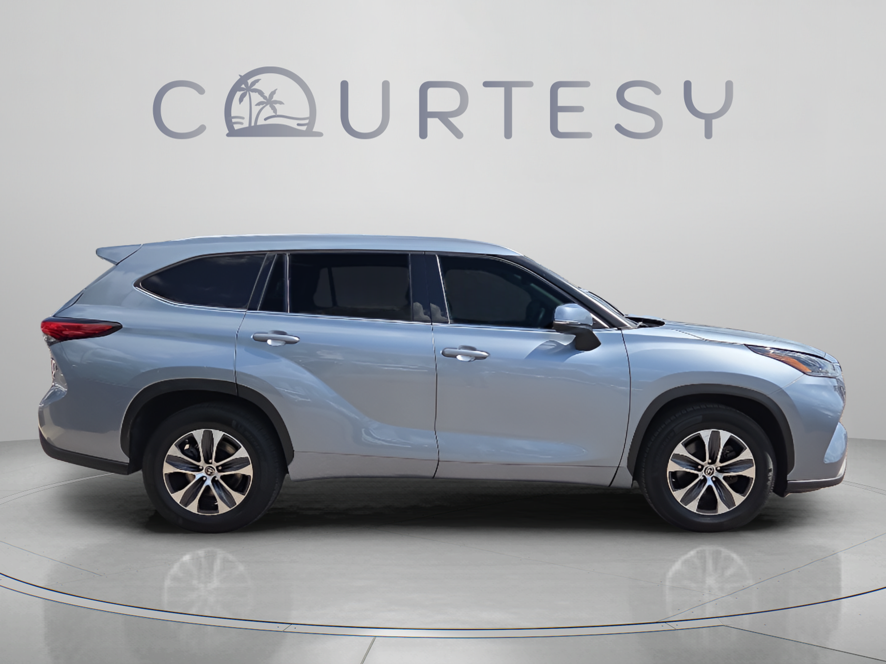 Certified 2021 Toyota Highlander XLE FWD image 6