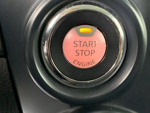Used 2022 Nissan Titan SV AWD/4WD image 17