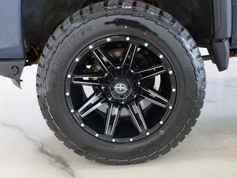 Used 2022 GMC Sierra 2500 AT4 image 34