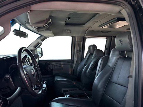 Used 2019 GMC Savana 2500 RWD image 10