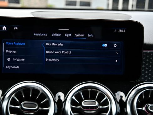 Used 2024 Mercedes-Benz GLB 250 image 23