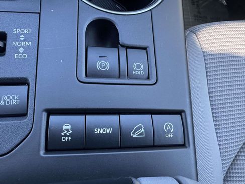 Certified 2022 Toyota Highlander L image 41