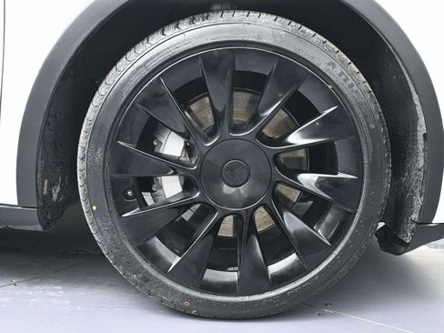 Used 2021 Tesla Model Y 2WD image 13