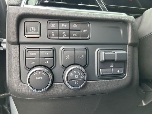 Used 2025 Chevrolet Suburban RST w/ Comfort Package image 22