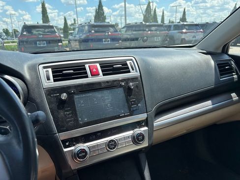 Used 2017 Subaru Outback 2.5i Limited AWD/4WD image 3