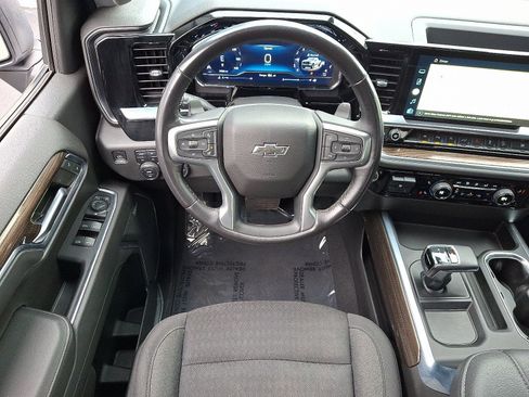 Used 2022 Chevrolet Silverado 1500 LT Trail Boss w/ Convenience Package II image 11