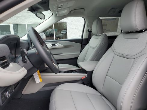 New 2026 Ford Explorer Active w/ Active Comfort Package image 8