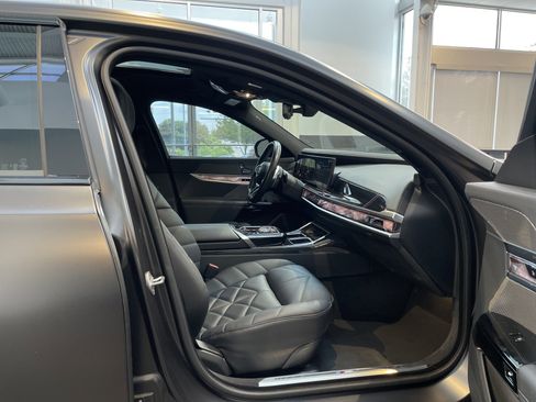 Used 2023 BMW 740i RWD image 40