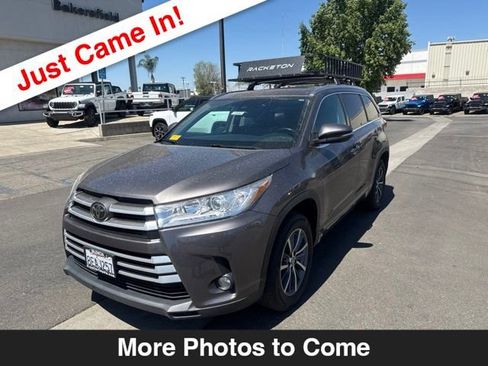 Used 2018 Toyota Highlander XLE FWD image 1