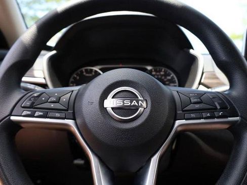 Certified 2025 Nissan Altima 2.5 SV FWD image 9