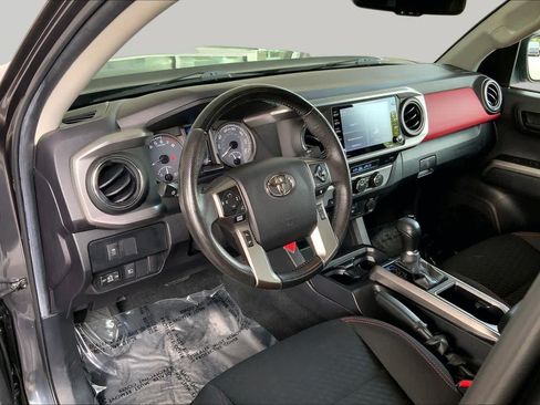 Used 2022 Toyota Tacoma SR5 w/ Technology Package RWD image 18