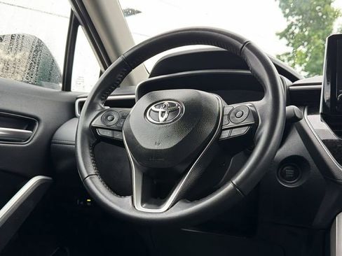 Used 2025 Toyota Corolla Cross XLE FWD image 36