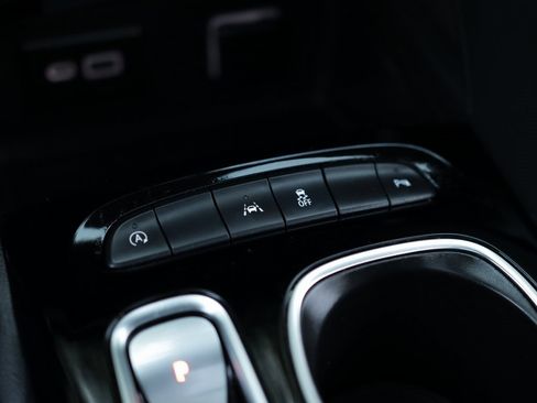 Used 2022 Buick Envision Essence w/ Sport Touring Package image 16