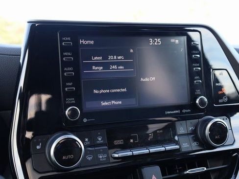 Used 2022 Toyota Highlander XLE image 17