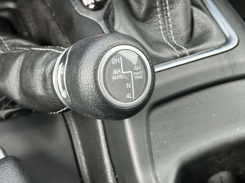 Used 2024 Jeep Wrangler Unlimited w/ Convenience Group AWD/4WD image 20