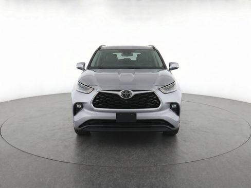 Certified 2025 Toyota Highlander XLE AWD/4WD image 5