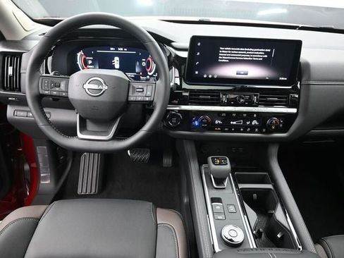 New 2026 Nissan Pathfinder Platinum AWD/4WD image 11