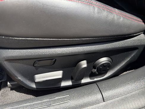 Used 2022 Genesis G70 3.3T RWD image 19