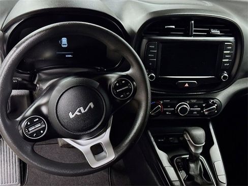 Used 2023 Kia Soul LX w/ LX Technology Package image 13