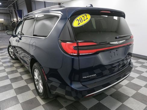 Used 2022 Chrysler Pacifica Touring-L image 9