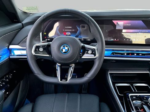 Used 2025 BMW i7 xDrive60 AWD/4WD image 5