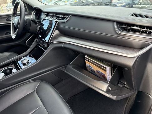 Used 2022 Jeep Grand Cherokee Limited image 25