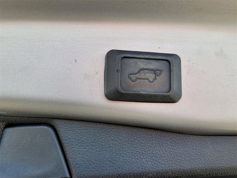 Used 2019 Toyota RAV4 XLE image 12