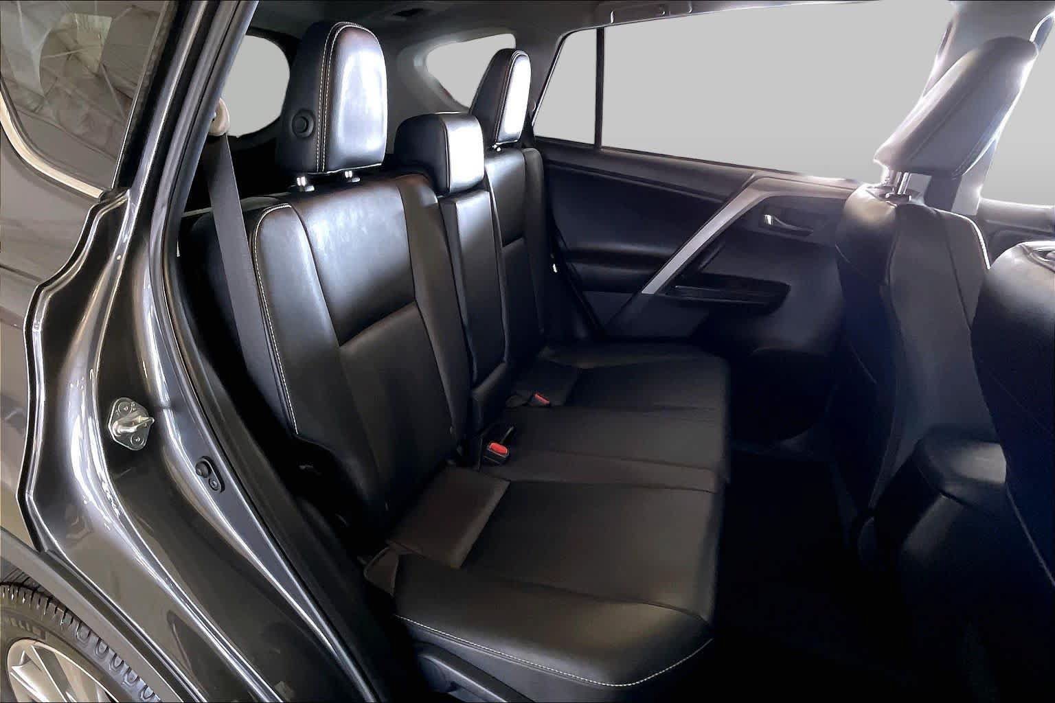 Used 2016 Toyota RAV4 Limited FWD image 18
