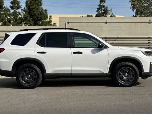 New 2026 Honda Pilot TrailSport image 3