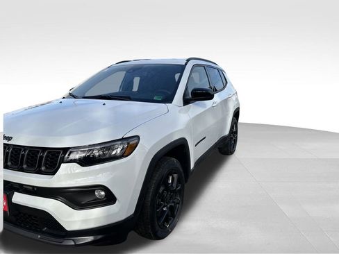 New 2026 Jeep Compass Latitude image 2