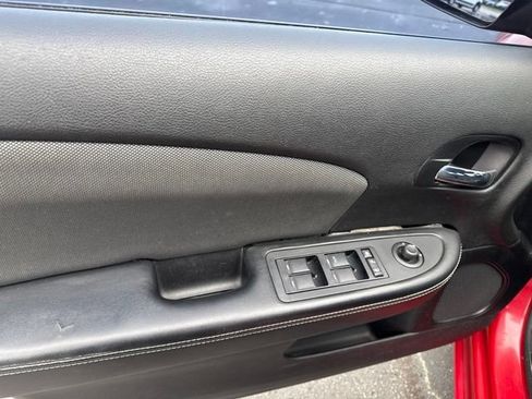 Used 2012 Dodge Avenger SE FWD image 22
