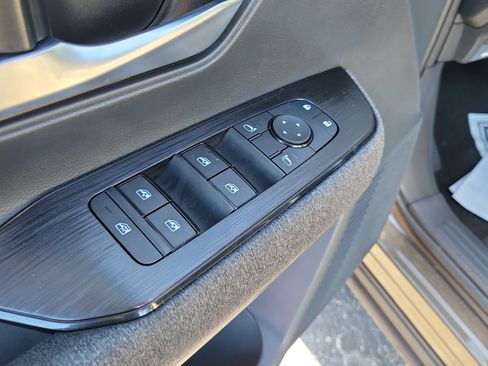 Certified 2025 Nissan Kicks SV FWD image 17