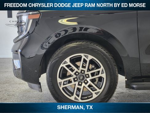 Used 2025 Ford Expedition Active AWD/4WD image 6