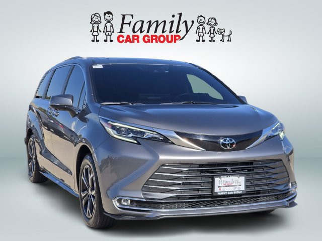 Used 2026 Toyota Sienna Platinum AWD/4WD image 2