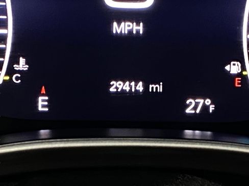 Used 2024 Chrysler Pacifica Touring-L image 18