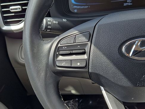 Used 2025 Hyundai Venue SEL FWD image 17