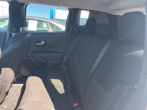 Used 2023 Jeep Renegade Latitude AWD/4WD image 7