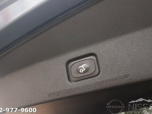 Used 2018 Ford Explorer XLT w/ Equipment Group 202A image 17