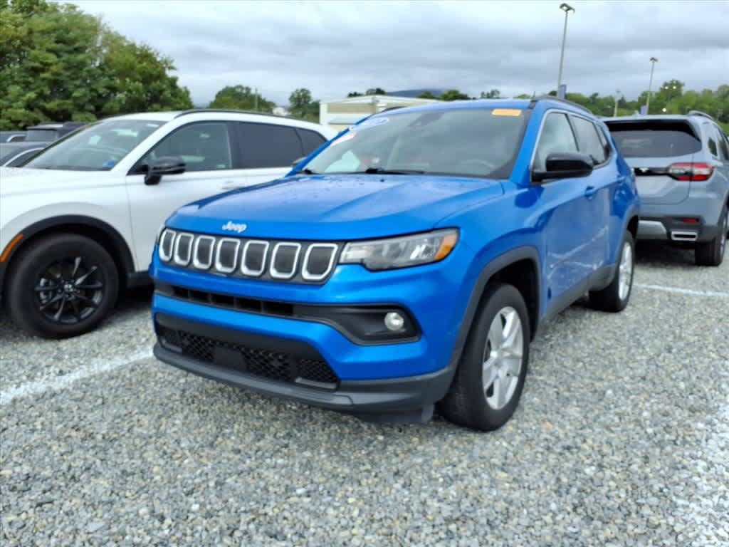 Used 2022 Jeep Compass Latitude AWD/4WD image 3